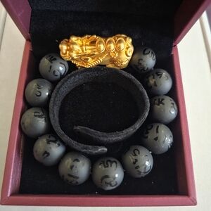Real 18k Hollow Gold Extra Large Pixiu Pi yao Bracelet matte Onyx beads